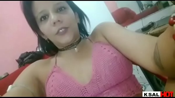 A gostosa casada Dany Hot em casa relaxando e no banho