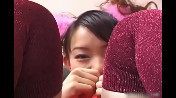 Japanese girl gets her pussy vibrated