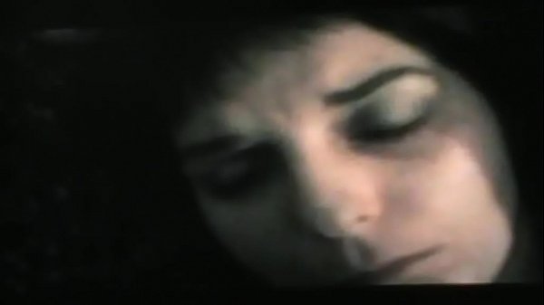 sandrine attend patiemment son &eacute;jac faciale