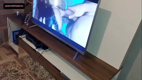 Я безумно похотливо мастурбирую смотря мое видео с одаренным черным едоком, мой муж поймал меня и наказал большим аналом  