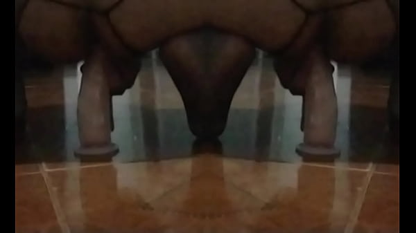 Gordito con mallas con verga de pl&aacute;stico enorme y al final lo caga rico el putito 