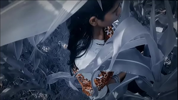 Desi Indian video sexy romance couple video in fly field new sexy video