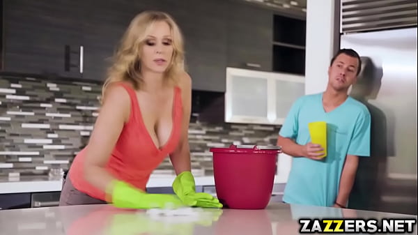 Jessy Jones stuffs his thick cock on Julia Ann