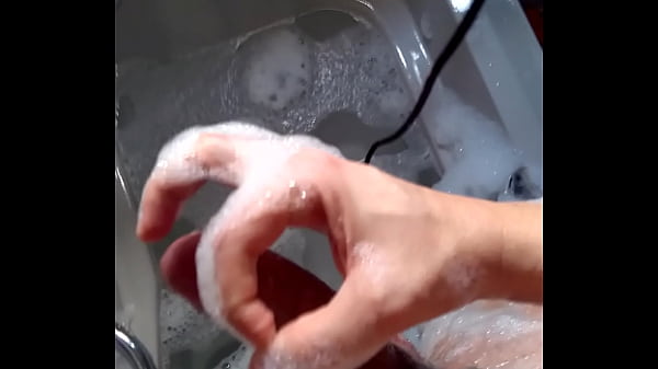 Quero ver algu&eacute;m chupando meu pau  