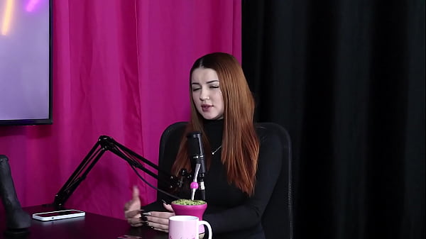 Safada gosta de gravar mais m&eacute;nage, e fez sua primeira DP, apesar do medo, foi gostoso, e o fetiche... - Malu Paz (SHEER/RED)