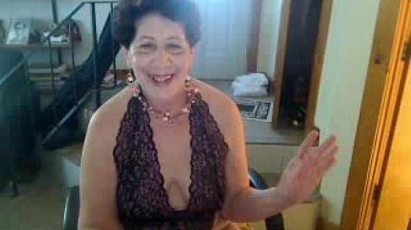 Amateur old whore woman wiggles her butt with saggy tit nipples h. out  