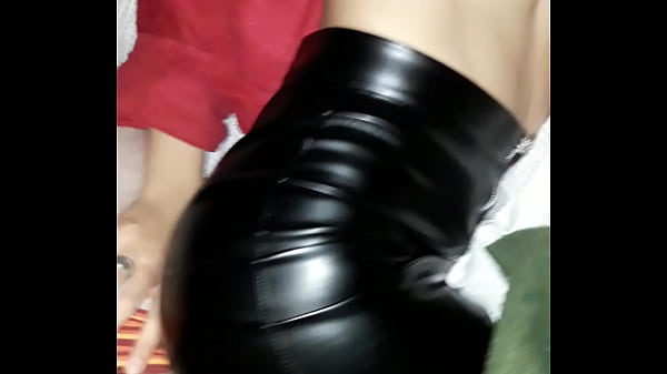 Leather mini skirt cogiendo esposa fuck wife