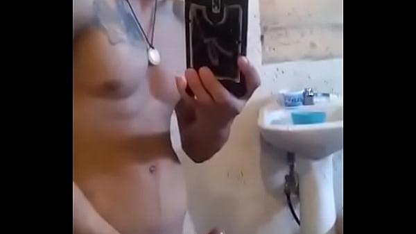 chico hetero venezolano morboso en Lima Peru pajeandose duro  