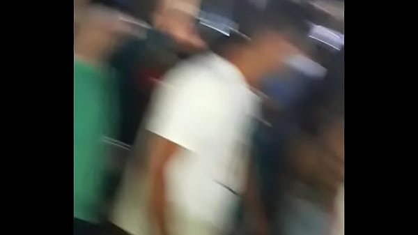 Esposa de Mini Saia na Balada 2k19 deixando todos ori&ccedil;ados 