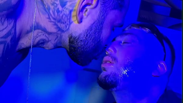 Pica no cu do gordinho safad&atilde;o e leite na cuceta  