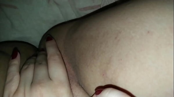 Mary se masturbando gostoso na bucetinha querendo pau