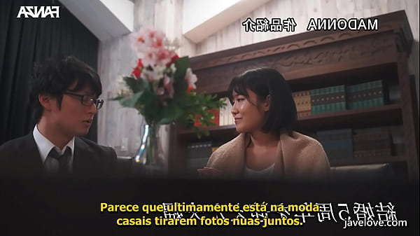 Trai&ccedil;&atilde;o na sess&atilde;o de fotos nua (Legendado em Portugu&ecirc;s)