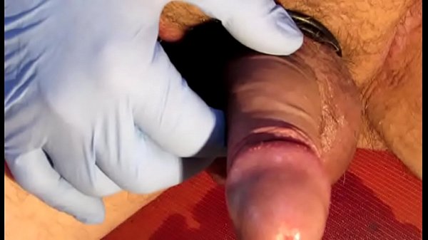 Piercing sul cazzo col sangue  