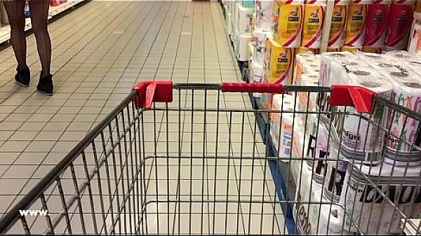 Flashing my body in public in a shopping center