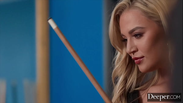 A hot date doesn't make it easy for a guy to get into her pocket.