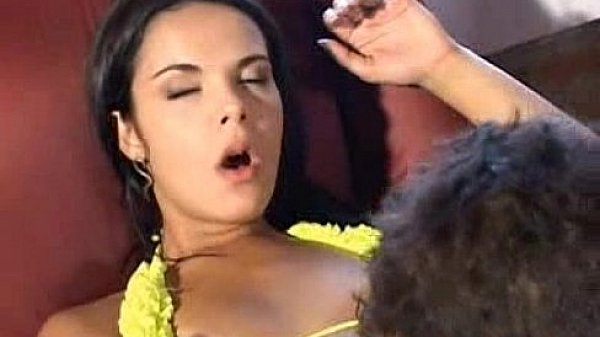 Stud Sucking off a Pretty Shemale | Porn Tube