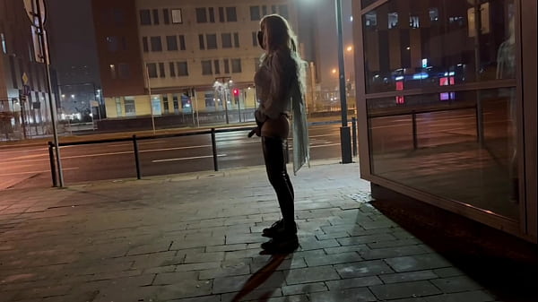 BIG DICK AND JUICY ASS EXHIBITIONIST SHEMALE FLASH CITY CROSSROAD OUTDOOR 