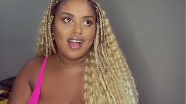 A CAMGIRL FOLGOSA FALA UM POUCO SOBRE SEUS CONTE&Uacute;DOS AMADORES  