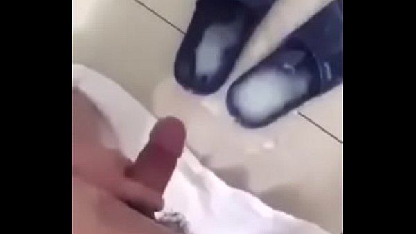 Th&egrave;m sữa chuối trai trẻ