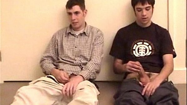 Brincando e chupando o pau do amigo - www.arquivogls.com