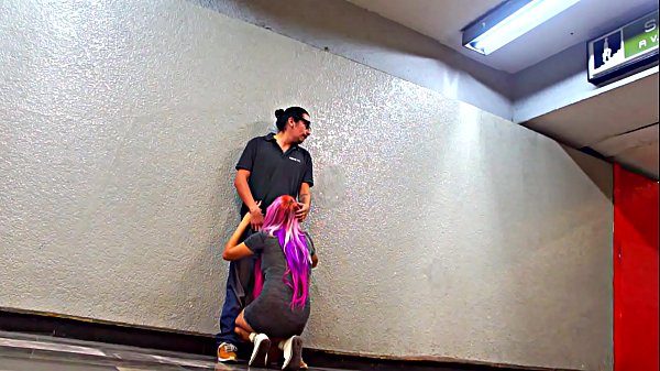 Dos chicos le revientan el culo y la pusssy a la colegiala virgen