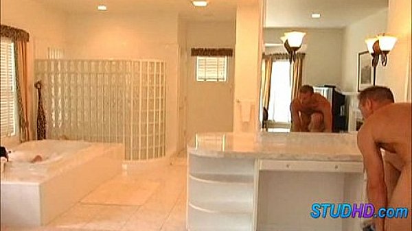 Hot babe fucks stud 0528