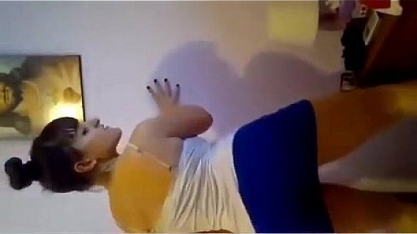 novinha gostosa dan&ccedil;ando  delicia  