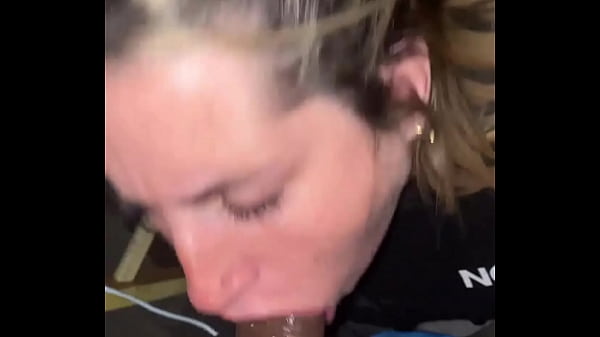 Como me gusta chuparla y llevarla al fondo de mi garganta y que me de toda la lechita