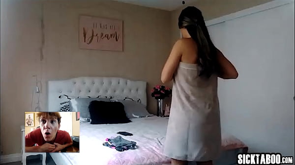 Sexy MILF playing with a pussy in front of a dirty guy