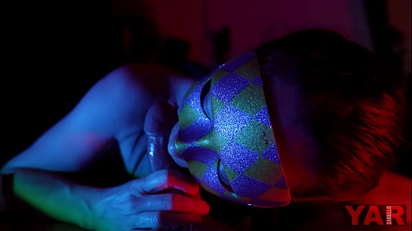 Sucks a masked big dick and boxing fight in gloves with a dick 