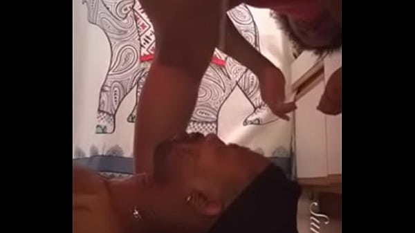 Pissing ebony&rsquo;s