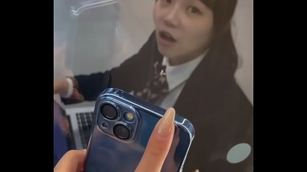 是可愛漂亮的車模  