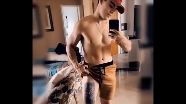 Ator sbt com a rola marcada  