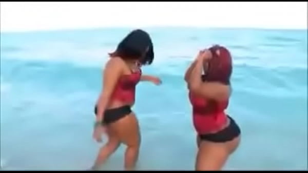TWO BIG ASS AT THE BEACH