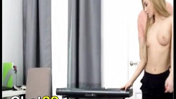 Profesor de piano se penetra su estudiante cuando estan a solas