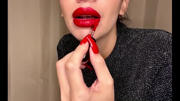 Passou batom e chupou gostoso