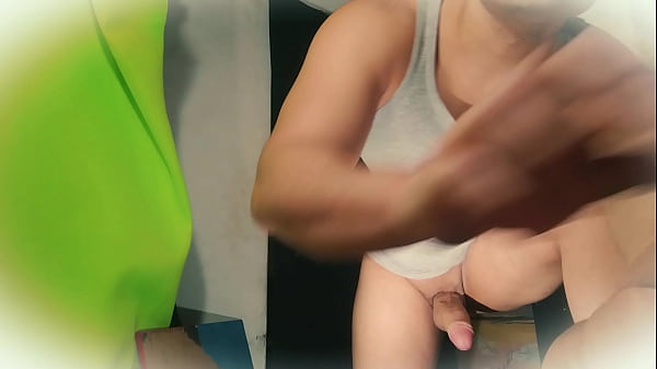 Hombre Grande y Musculoso - Masturbacion - Movimientos pelvicos estilo Fuck - Pene Grande