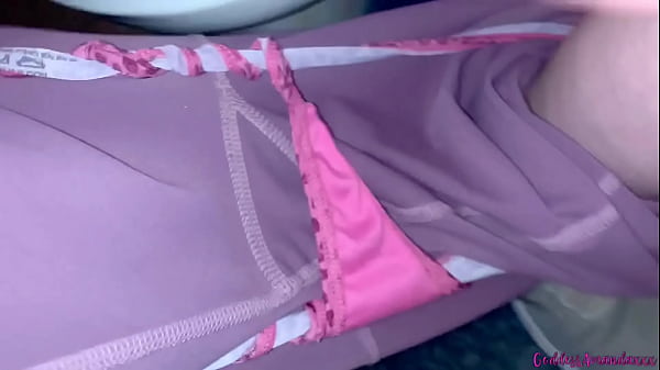 Goddess Amanda teasing you and pissing in the toilet 