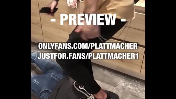 86 kg trampling on the slave with vans