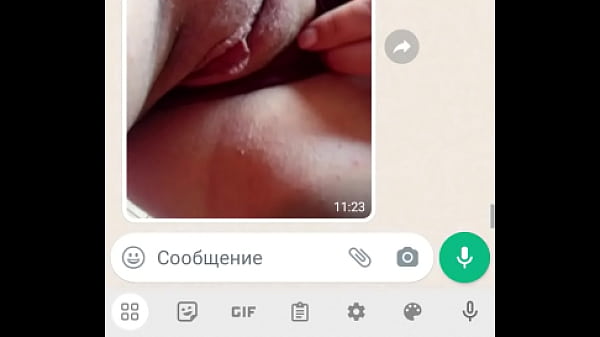 Мать соблазняет своего сына по переписке, пока  сидит на уроке