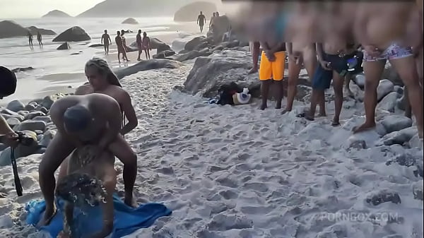 Daped-In-Public : Mih Ninfetinha first public sex experience in front of  200 people, starts shy then go wild (DAP, 0%pus ...