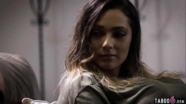 Dr.DisRespect teaches her how to spell R.E.S.P.E.C.T 