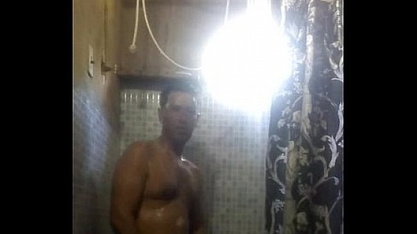 Enga&ntilde;ando hombre por whatsapp