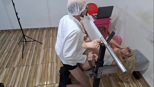 Medico safado e barato consultou minha buceta!