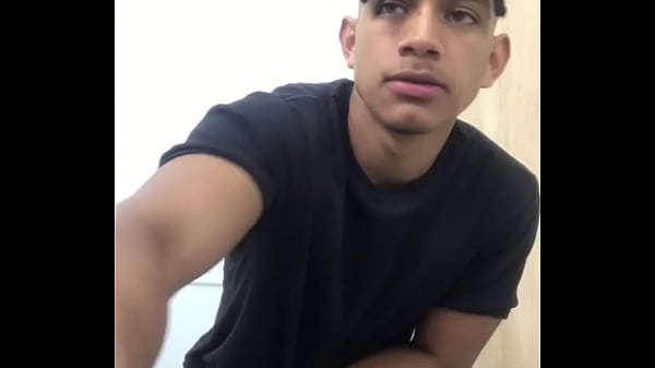 Ch&uacute;pame la verga y metetela toda dentro de ti