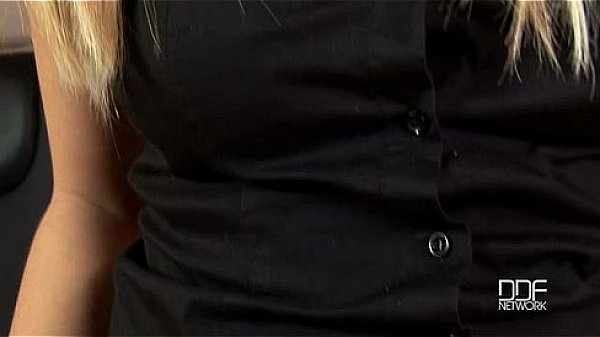 Sophia Knight feeds her juicy pussy a glass dildo