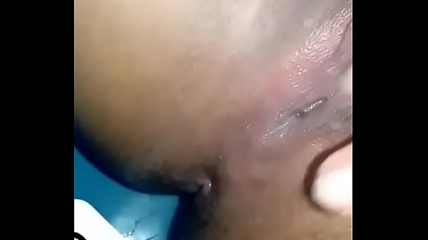 Novinha com a ppk molhada l  