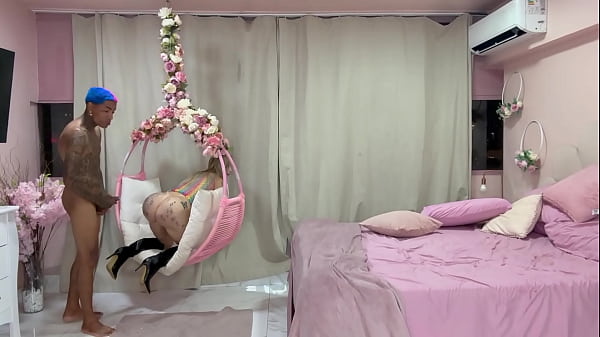 Caiu na net comendo a loira gostosa na rede na balan&ccedil;a. Bastidores  