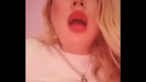 Tetona se masturba rico