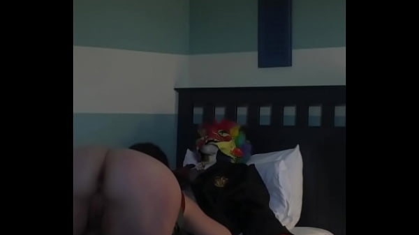 Vickiveronaxxx sucking Gibby the clown dick so hard and well